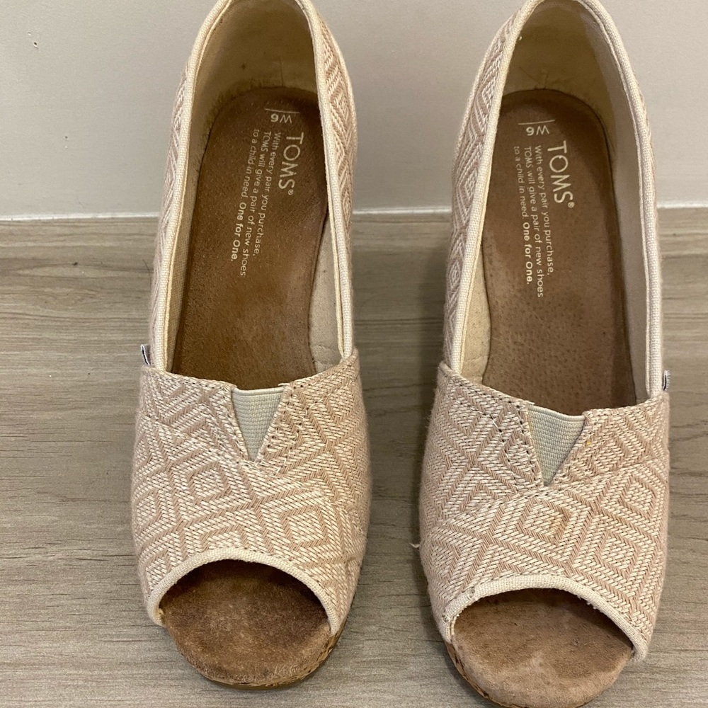 Toms